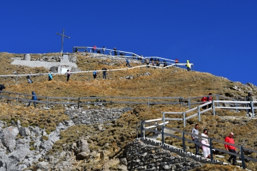 Quelques marches pour rejoindre le panorama du sommet