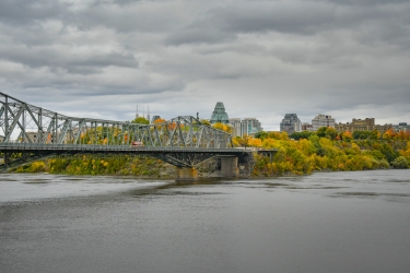 Le pont Alexandra, reliant Ottawa et Gatineau