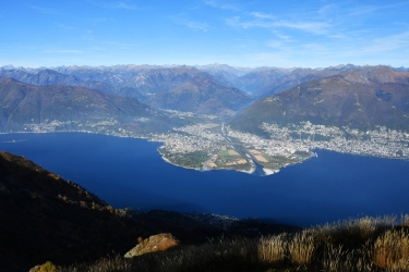 Ascona à gauche, Locarno à droite