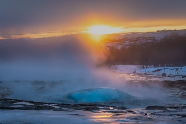 Le geyser islandais Strokkur