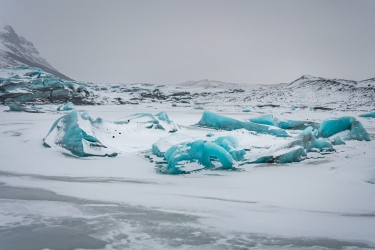 Le contraste des couleurs du glacier Svínafellsjökull