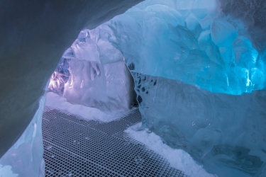 Grotte de glace artificielle dans le musée Perlan