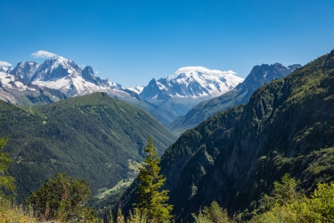 Le Mont-Blanc, à droite