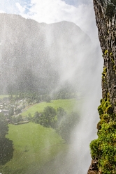 Vue depuis l'arrière de la cascade Staubbachfall