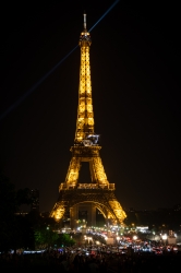 La tour Eiffel "by night" depuis l'Esplanade du Trocadéro