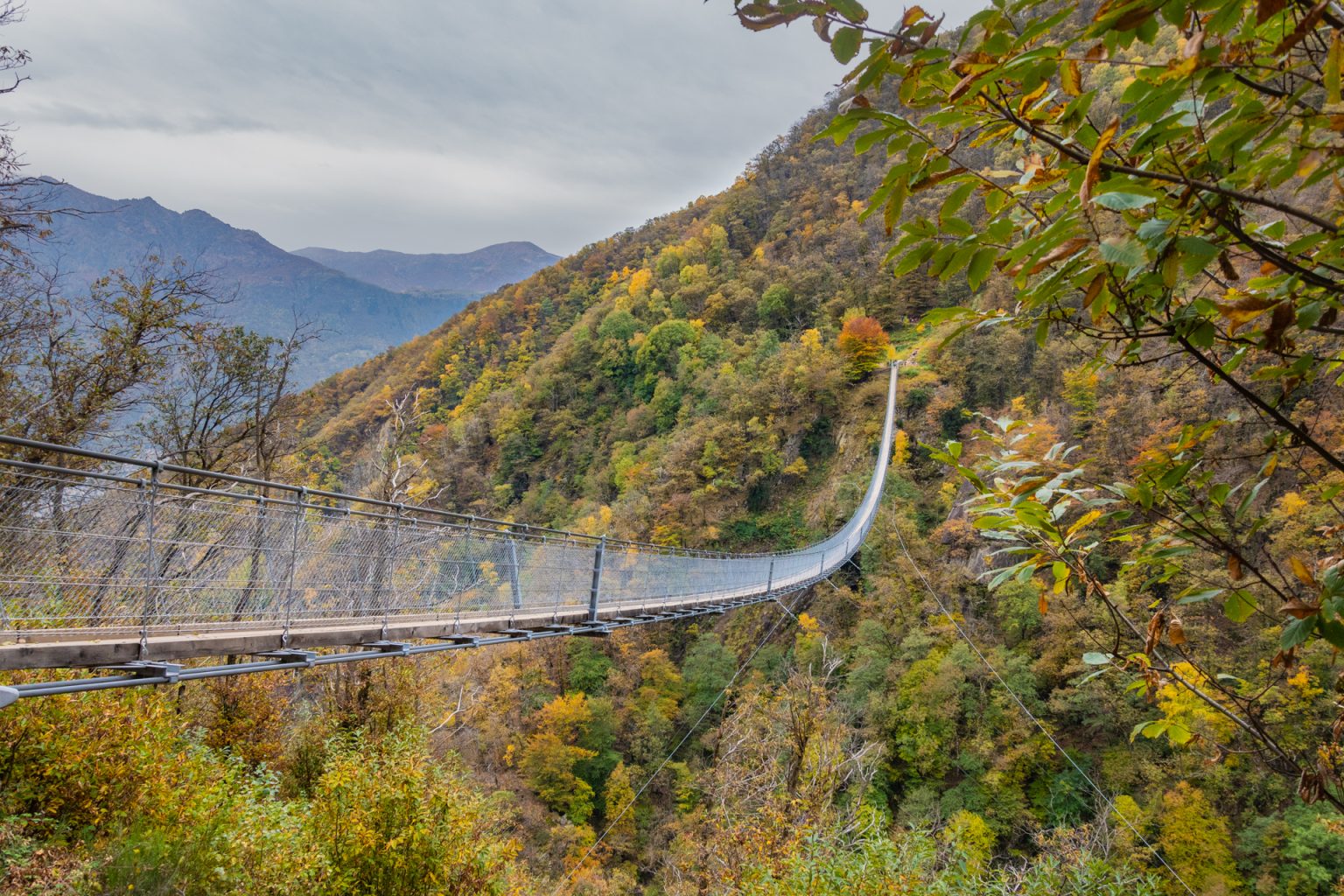 Randonnée vertigineuse sur le pont tibétain Carasc
