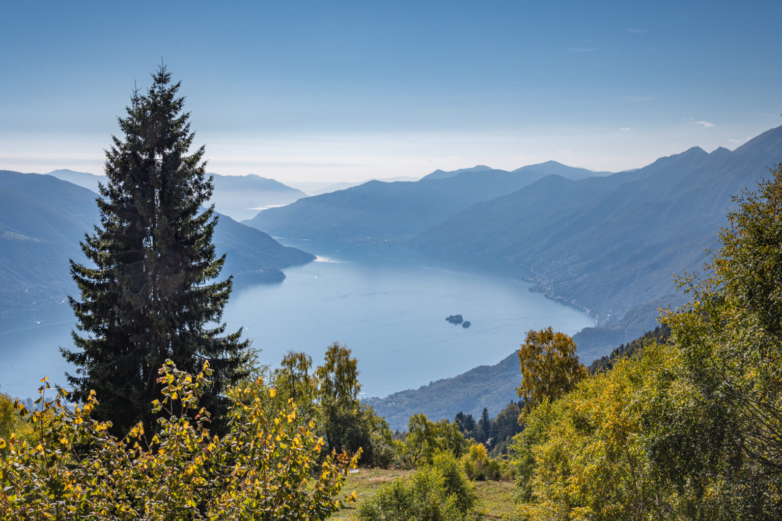 Cimetta, point de vue sur le lac Majeur en trois niveaux